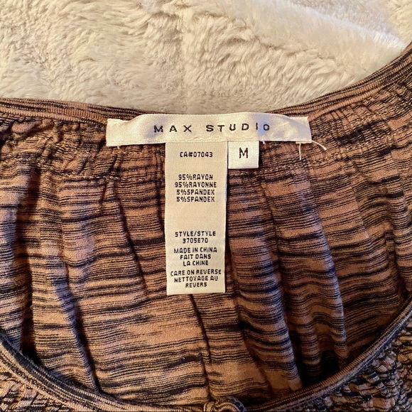 Cute top - Picture 3 of 3